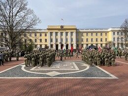 111 katona tett esküt az Erzsébet téren, fotó: anonymous