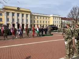 111 katona tett esküt az Erzsébet téren, fotó: anonymous