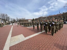 111 katona tett esküt az Erzsébet téren, fotó: anonymous