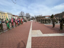 111 katona tett esküt az Erzsébet téren, fotó: anonymous