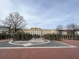 111 katona tett esküt az Erzsébet téren, fotó: anonymous