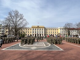 111 katona tett esküt az Erzsébet téren, fotó: anonymous