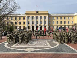 111 katona tett esküt az Erzsébet téren, fotó: anonymous