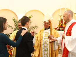 Bérmálkozás a Felsőtemplomban, fotó: Bakonyi Erzsébet