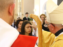 Bérmálkozás a Felsőtemplomban, fotó: Bakonyi Erzsébet