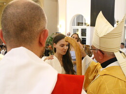 Bérmálkozás a Felsőtemplomban, fotó: Bakonyi Erzsébet