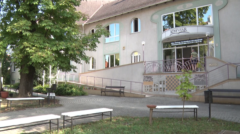 könyvtár
