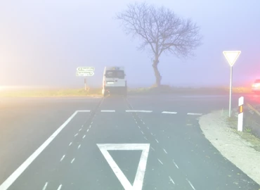 Vízelvezető árokba csapódott a Renault,  utasa súlyos sérülést szenvedett