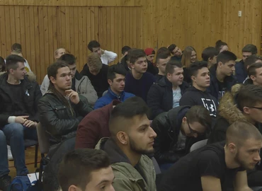 Az olajipart bemutató pályaorientációs napot tartottak a Zsigmondyban