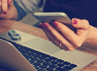 Fizikus: a magas sugárzást kibocsátó mobilok károsak lehetnek az emberi szervezetre