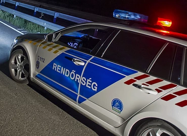 Felborult egy autó Sármelléknél, a sofőr meghalt 