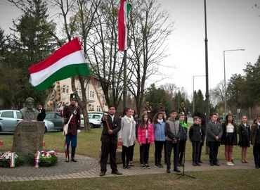 Tisztelgés a hős elődök emléke előtt