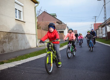 Felavatták az Őrtorony utca új burkolatát