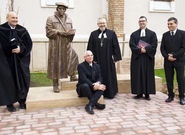 Reformáció 500 - Luther-szobrot avattak Zalaegerszegen
