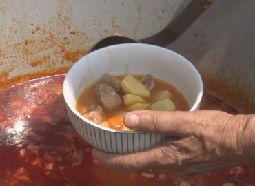 Idén is gulyással ünnepelték barátságukat és a nyarat a vasutas nyugdíjasok 