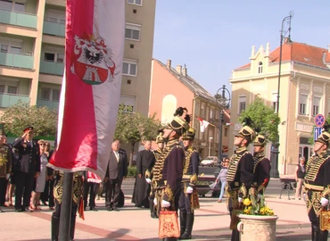 Zászlófelvonás és szentmise a városért 