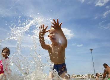 Strandolók Balatonfenyvesen