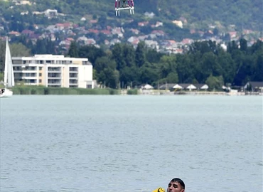 Drónok segítik a vízimentők munkáját a Balatonon