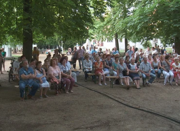 Megtelt a régi mozikert a Szent Iván-éji mulatságra