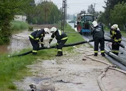 Mi a teendő heves zivatar, vihar, villámárvizek esetén?