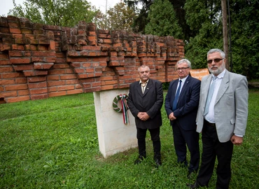 „Az emberi értékek túlélik az embertelenséget” – a roma holokauszt áldozataira emlékeztek