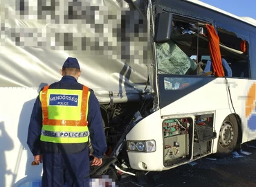 Hétfőtől fokozottan ellenőrzi a teherautókat és a buszokat a rendőrség 