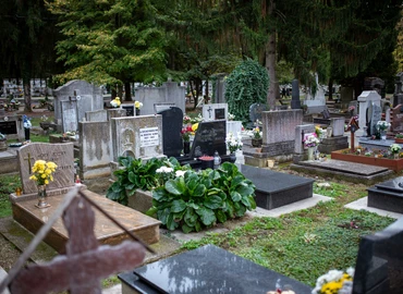Csütörtöktől változik a forgalmi rend a Tripammer utcai temető környékén
