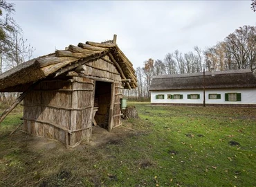 Fekete István-emlékhelyet avattak Fenékpusztán