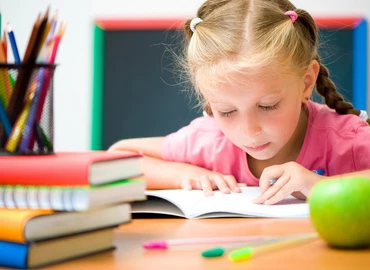 Az Oktatási Hivatalhoz kell januártól beadni az iskolai felmentési kérelmeket