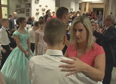 Alapítványi bált szervezett a Kiskanizsai-iskola