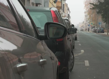 Bár nehezebben lehet helyet találni, mégis többen örülnek annak, hogy nem kell fizetni a parkolásért 