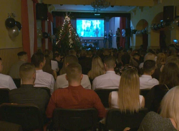 Báloztak a végzős mezősök