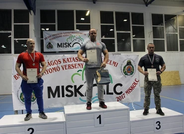 Kiválóan szerepeltek a zalai tűzoltók a fekvenyomó versenyen