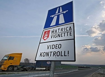 Januárban még érvényesek az idei autópálya-matricák