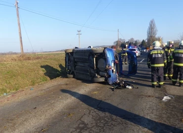 Oldalára borulva állt meg a Suzuki 