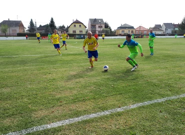 Lassan a Sáska is belelendül