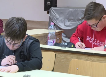Központi írásbeli felvételi vizsgát tartottak az érintett gimnáziumokban és szakgimnáziumokban