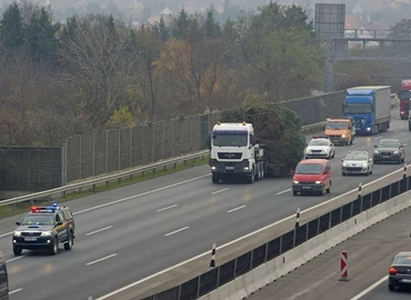 Január 31-én 2,5 millió, éves autópálya-matrica jár le