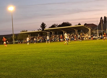 Villanyfényes tétmeccs helyszíne volt a szepetneki Harmat János Sporttelep