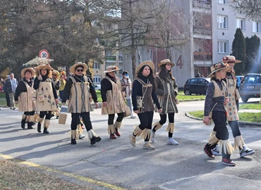 Néhány utcát ezúttal is bebarangolt a Fánkfesztivál karneváli forgataga
