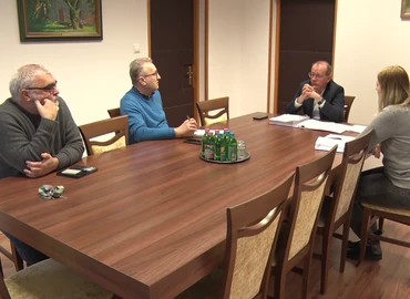 sajtótájékoztató