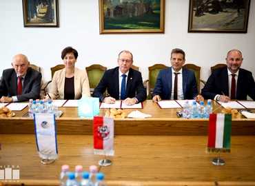 együttműködés