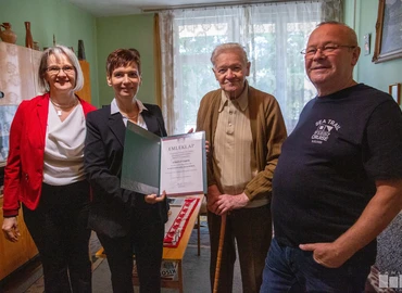 köszöntés