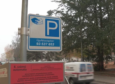 Megjelent a hétfőtől díjmentes magyarországi parkolásról szóló kormányrendelet