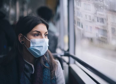 Koronavírus - Hétfőtől vidéken kötelező a szájmaszk a Volánbuszokon