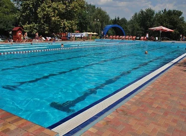 Jövő nyárig biztosan nem szűnnek meg teljesen a korlátozások a fürdőkben