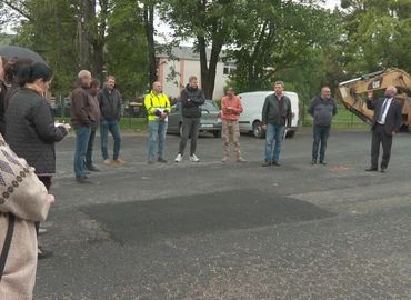 Átadták a készülő parkoló munkaterületét