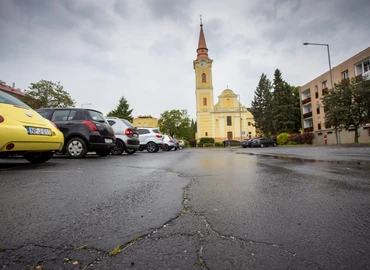 A bejelentések napjait éljük