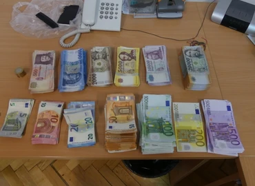 154 milliónyi forintot és valutát foglaltak le két illegális pénzváltónál Kanizsán