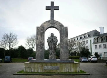 Püspökségi területre kerülhet át a franciaországi Ploërmelben II. Szent János Pál pápa szobra
